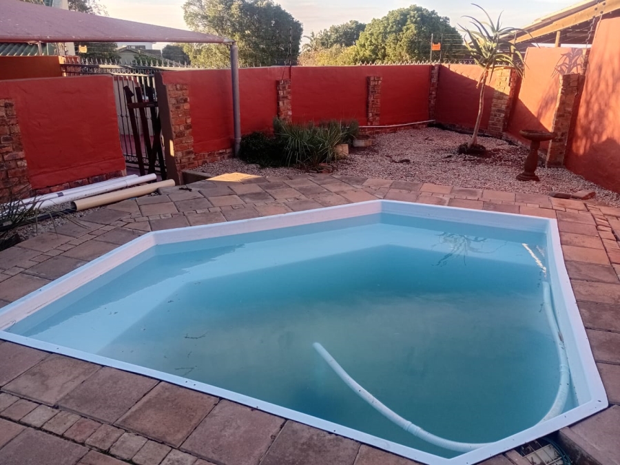 6 Bedroom Property for Sale in Heiderand Western Cape